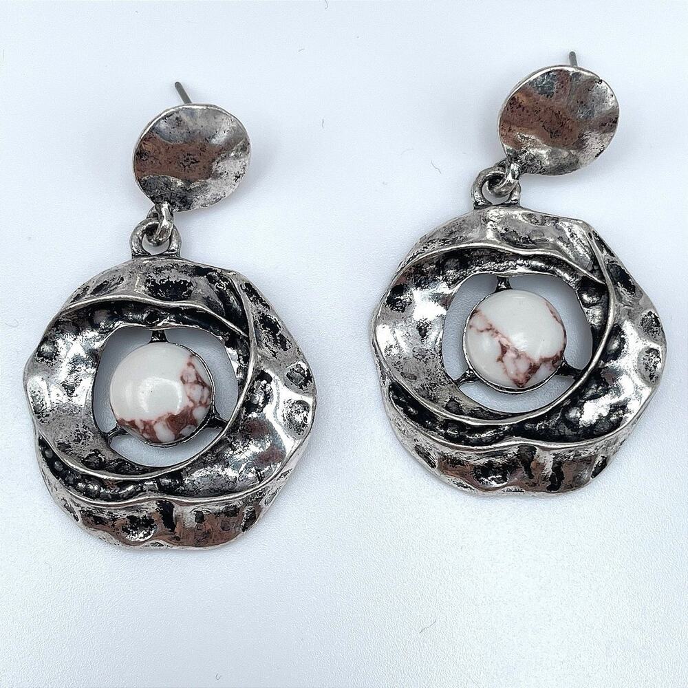 Vintage 90s White Stone Hammered Drop Earrings Silver Tone Women's Jewelry Y2K